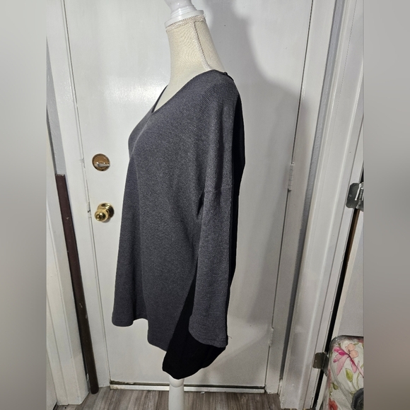 Suzanne Betro Gray/Black Knit Top Sz Large NWT - Picture 4 of 9